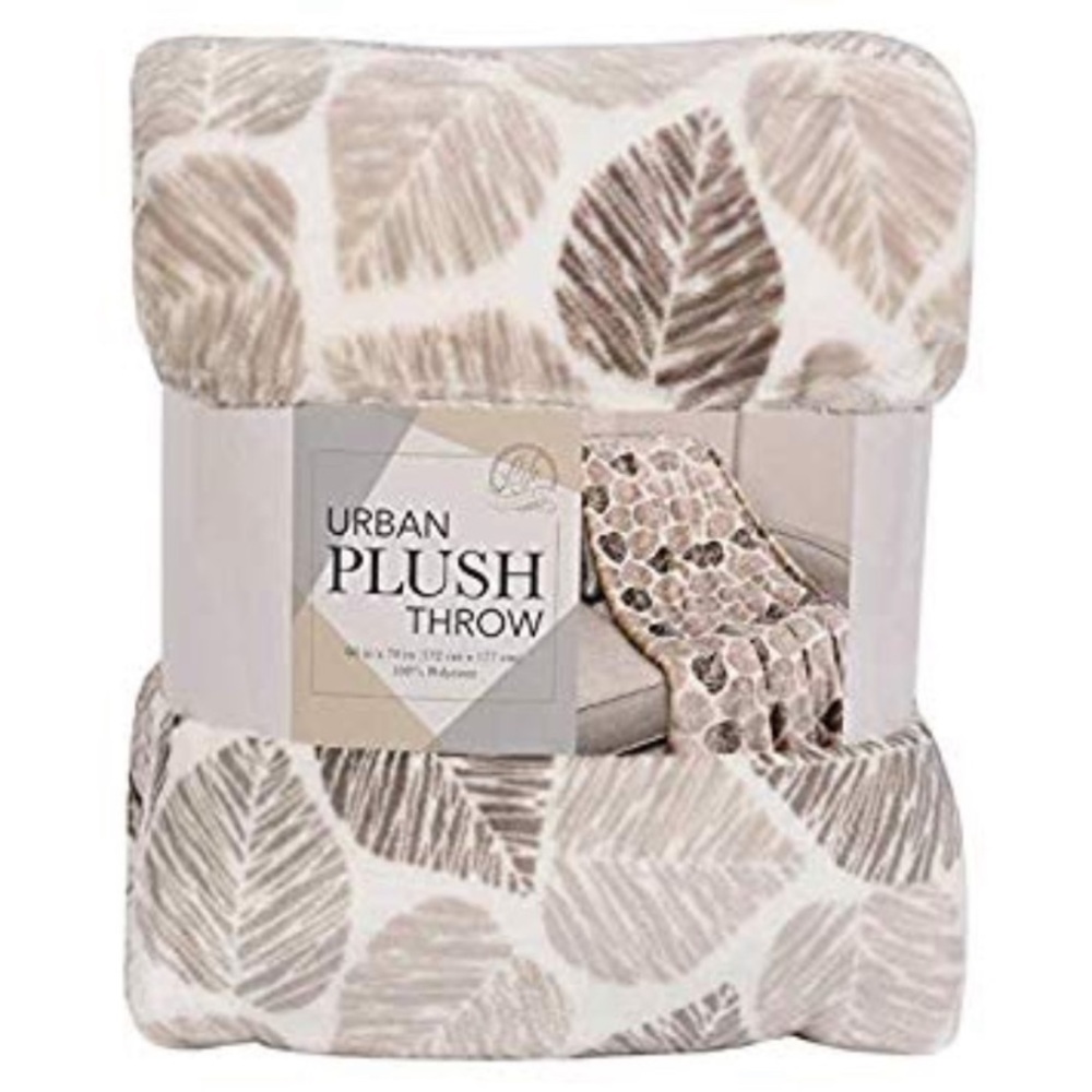 Plush throw blanket